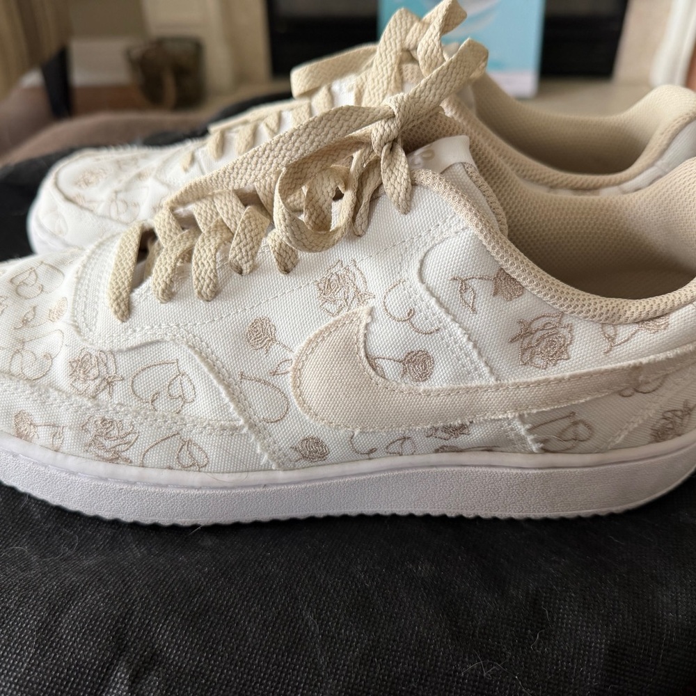 Nike Women's Court Vision Low Sneakers - Picture 4 of 5